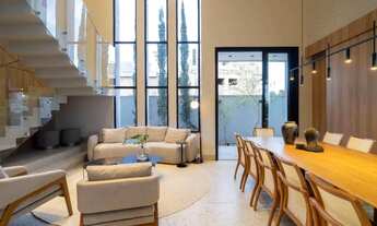 Imagem 4: Casa Sobrado para venda possui 400 metros quadrados com 4 mais escritório Condomínio Cyrel