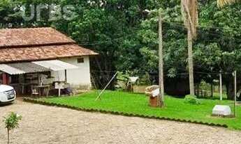 Imagem 3: Chácara em Nerópolis com 5 Quartos, Pomar, Lagos e Amplo Espaço