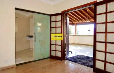 Imagem 2: Imóvel Exclusivo com 700m² Residencial e Comercial à Venda em Avenida de Grande Fluxo no U