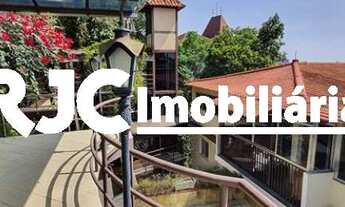 Imagem 4: Cobertura triplex para venda possui 303 metros quadrados com 5 quartos