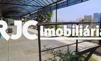 Imagem 3: Cobertura triplex para venda possui 303 metros quadrados com 5 quartos