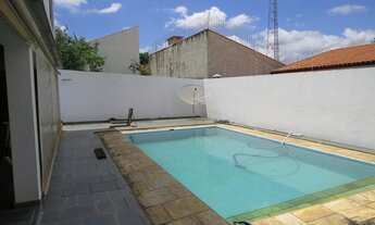 Imagem: Linda casa a venda tendo uma área construída