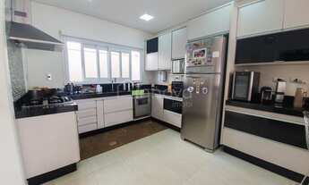 Imagem 7: Casa de condomínio térrea para venda possui 220 metros quadrados com 3 quartos