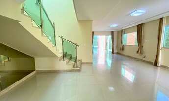 Imagem 2: Casa de condomínio para venda possui 202 metros quadrados com 4 quartos