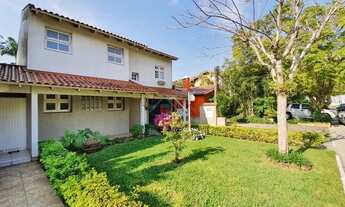 Imagem: CASA COM PÁTIO E PISCINA EM CONDOMÍNIO