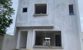 Imagem 2: Casa em Porto Alegre, no bairro Hípica, com 4 dormitório(s), e 4 banheiros, à venda