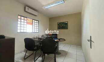 Imagem 5: Casa Comercial disponível para locação e venda no bairro Cidade Jardim em Uberlândia-MG