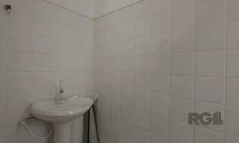 Imagem 5: Ponto Comercial/Loja para Aluguel no Bairro Azenha com Área de 30 m² Disponível