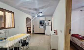 Imagem 5: Se você procura uma casa com pátio e churrasqueira para receber sua família e amigos , aqu