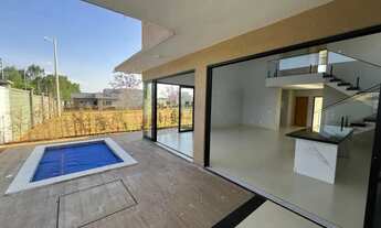 Imagem 3: Sobrado de alto padrão com piscina no Terras Alpha 2 Frente para praça