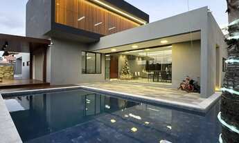 Imagem: Casa de Alto Padrão a 30 metros do mar