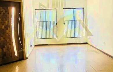 Imagem 2: Sobrado com 1 quarto térreo, aquecimento solar, +3 dormitórios, sala ampla