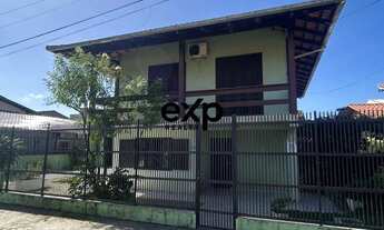 Imagem 2: Amplo sobrado com excelente potencial de lazer