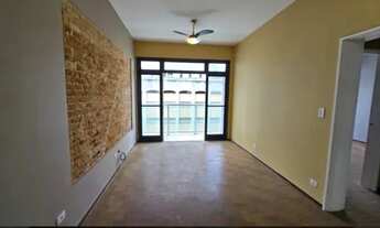 Imagem 2: OPORTUNIDADE!!! APTO 2 DORMS S/ 1 SUÍTE À 1 QUADRA DA PRAIA