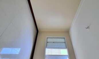 Imagem 5: Apartamento 2 dormitórios localizado na melhor rua, a mais arborizada da Capital próximo a