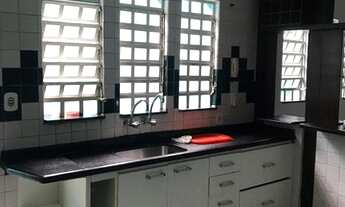 Imagem 3: Casa no Centro de Poá, 4 dormitórios, quintal com churrasqueira