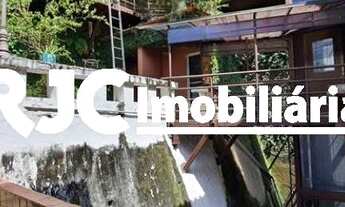 Imagem 6: Cobertura triplex para venda possui 303 metros quadrados com 5 quartos