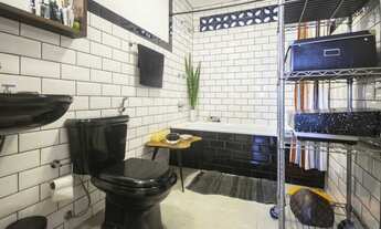 Imagem 2: Apartamento reformado - lindo - sem vaga de garagem com 2 sacadas