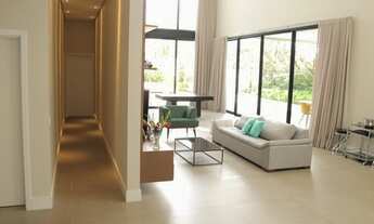 Imagem 3: Casa de condomínio para venda tem 530 metros quadrados com 5 quartos