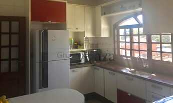 Imagem 3: Casa/Sobrado no Jardim Uirá - 3 Dormitórios (1 Suíte), com Planejados nos Cômodos *Aceita