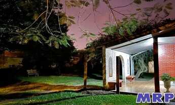 Imagem 2: Casa com 4 lotes à venda em Ubatuba. Praia da Maranduba. À 100 metros da Praia. Com escrit