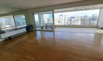 Imagem 4: Apartamento à venda no bairro do Itaim Bibi em São Paulo. Com uma área total de 223m², est