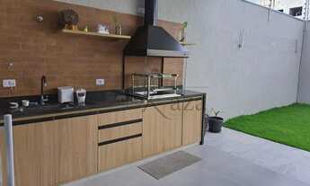 Imagem 2: Casa de condomínio para venda tem 130 metros quadrados com 3 quartos