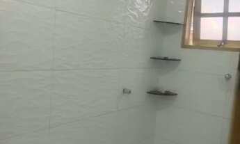 Imagem 4: Casa em rua comercial