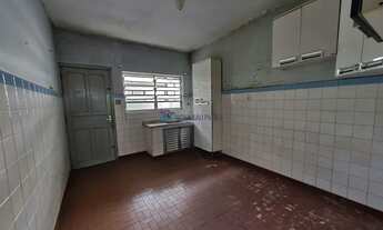 Imagem 2: Casa com quintal e entrada lateral na rua Maracá, ao lado da academia Raia livre!