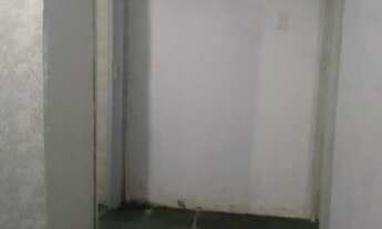 Imagem 6: Alugo 2 kitinets cômodos grandes em frente ao metrô de Tomas coelho não paga e nem luz