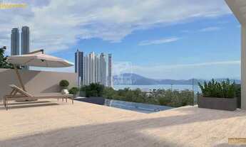 Imagem: CASA TRIPLEX COM PISCINA E VISTA PARA O