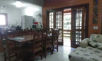 Imagem: Sobrado na praia do Guaeca