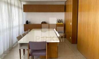 Imagem 4: Itaim Bibi - Apartamento com reforma de revista, espaçoso, arejado, 227 m² úteis. Duas vag