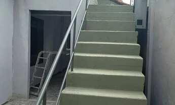 Imagem 3: Duplex Amplo com 6 Quartos, Piscina, Garagem para 16 Carros e Excelente Potencial Comercia