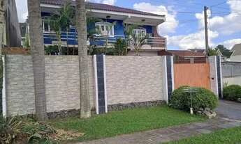 Imagem: Casa à venda com 3 quartos, piscina e edícula