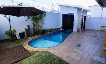 Imagem 4: Casa de condomínio para venda possui 248 metros quadrados com 3 quartos