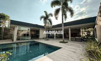 Imagem 2: Casa em Condomínio Fechado com Exclusividade, 4 suítes, 1.200 m² por R$ 3.800.000,00 - Res