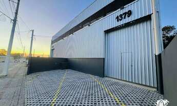 Imagem: Galpão novo com 300m² e pé direito alto