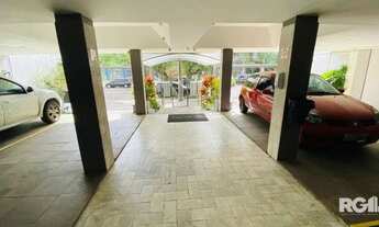 Imagem 2: Apartamento de 2 dormitórios, frente, reformado na Cidade Baixa