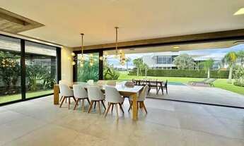 Imagem 7: Avenida principal e vista para o lago