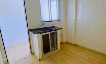 Imagem 3: Vende-se Apartamento em Prédio Tradicional em Localização Privilegiada