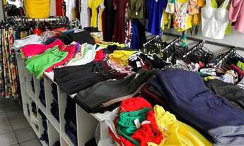 Imagem 2: Vende-se essas 2 lojas no centro de Américo Brasiliense , ótimo faturamento ,já montada