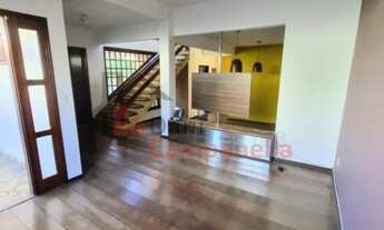 Imagem: Casa de Luxo com 3 Dormitórios e 4 Vagas