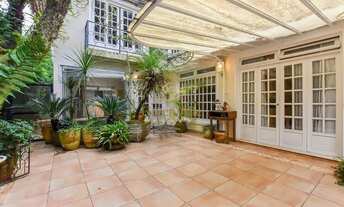 Imagem 6: São Lourenço, Casa triplex, desocupada, com local para elevador de carga, condomínio São