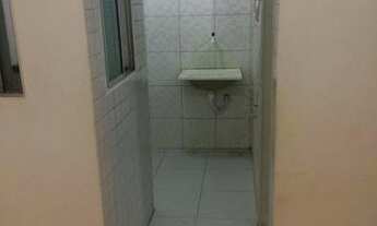 Imagem 4: Aluga-se kitnet com 60m² de área. Contendo: quarto, banheiro, sala, cozinha e área de sv