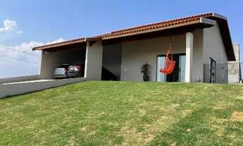 Imagem: Casa térrea com 3 dormitórios em condomínio