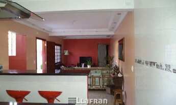 Imagem 2: Casa no Parque Assunção com 2 vagas de garagem