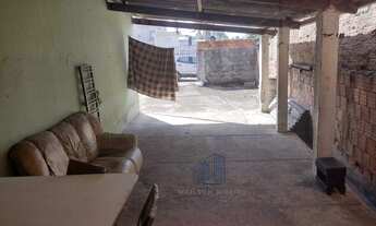 Imagem 4: Terreno com 600 m² e construção antiga