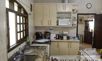 Imagem 4: Casa de condomínio para venda possui 369 metros quadrados com 5 quartos