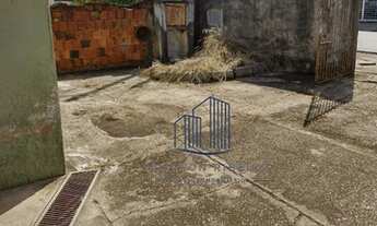 Imagem 3: Terreno com 600 m² e construção antiga